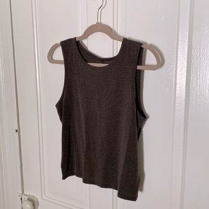 Twist Back Active Tank